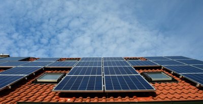 Besparen op je energiekosten met zonnepanelen en thuisbatterijen